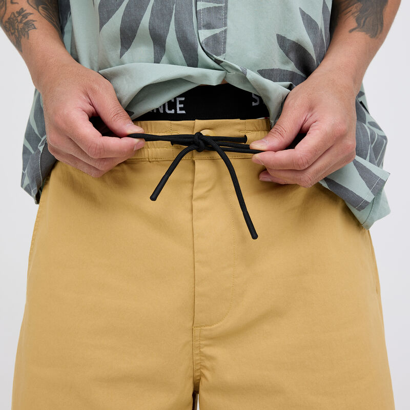 COMPOUND CHINO SHORT image number 4