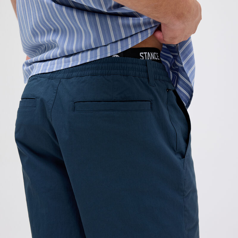 COMPOUND CHINO SHORT image number 6