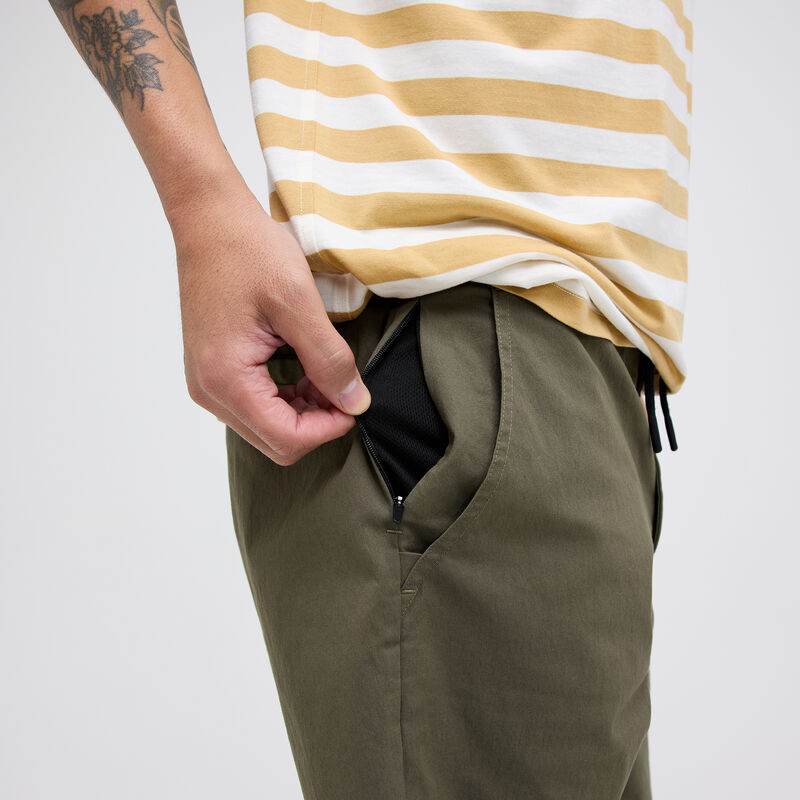 COMPOUND CHINO SHORT image number 6